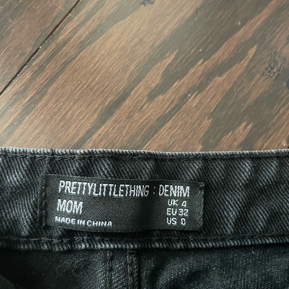 Pretty Little Thing Mom Jeans - Picture 2 of 2